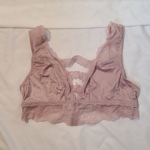 BUY 1 GET 1 FREE VICTORIA SECRET BRALETTE - Picture 2 of 12